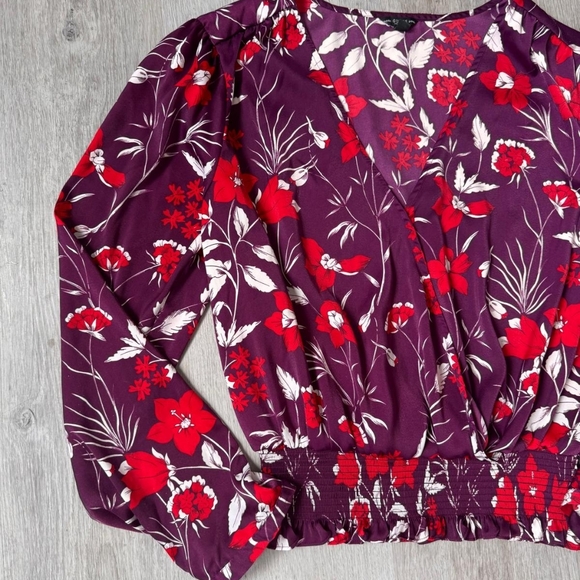 Guess Vibrant Satin Purple Red White Floral Smocked Waist Blouse Size XL - Picture 5 of 12